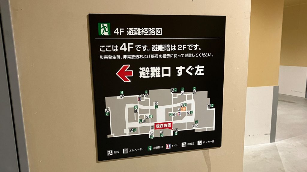 【商業施設】バックヤード従業員通路 案内図 制作・施工　3