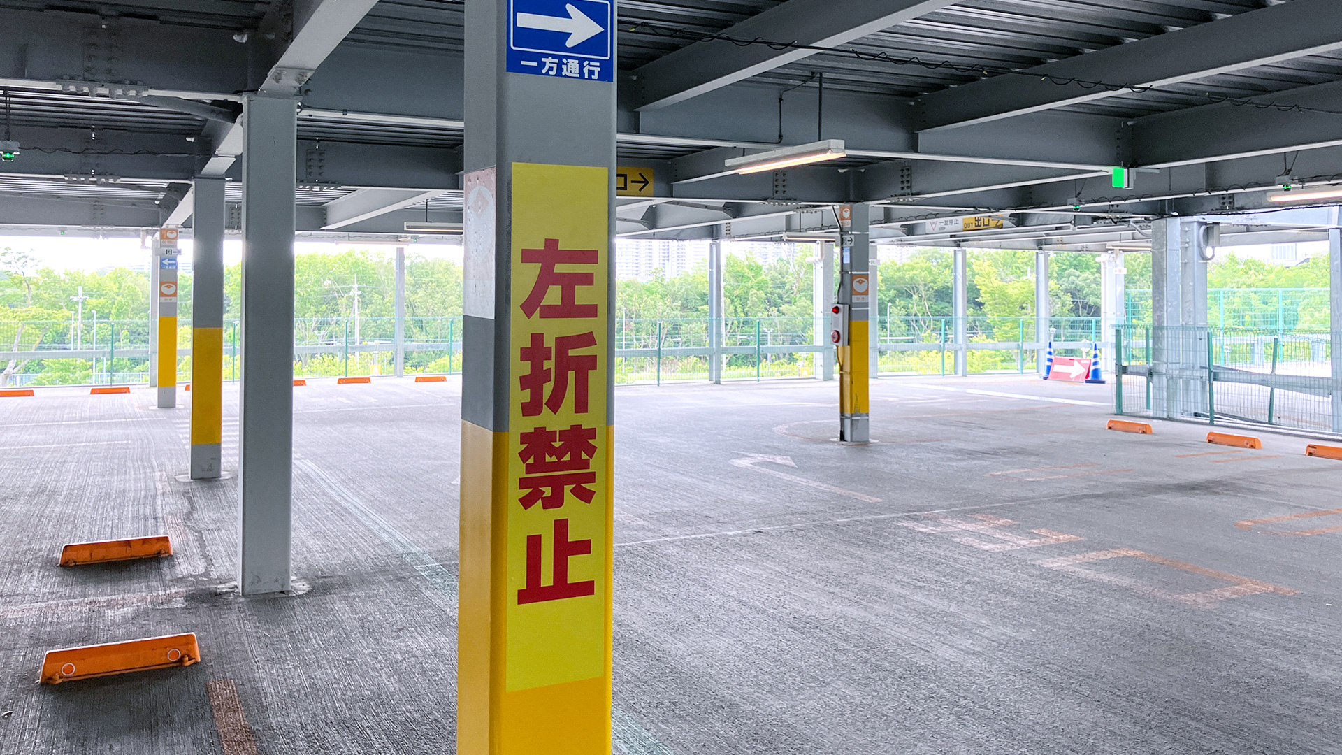 左折禁止サイン